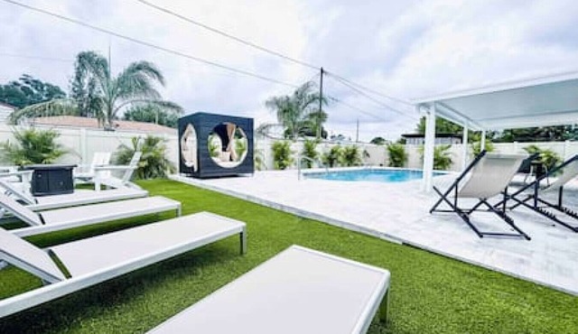 4107 W Wallace Ave · Stunning Modern 4/2 Pool Home!