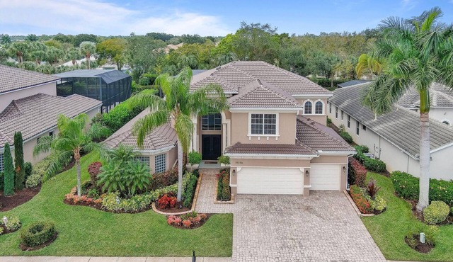 4500AC/7000 Total SQFT of FUN Pool Spa Home with 5 Bedrooms 4 Bath + 2 1/2 Bath
