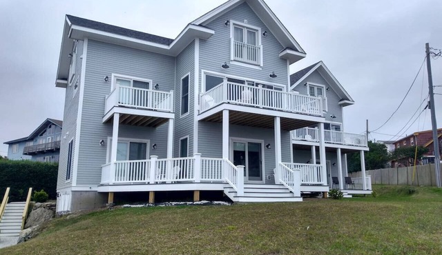 5BR/4BA Spacious Beachside Oasis Steps to Beach!