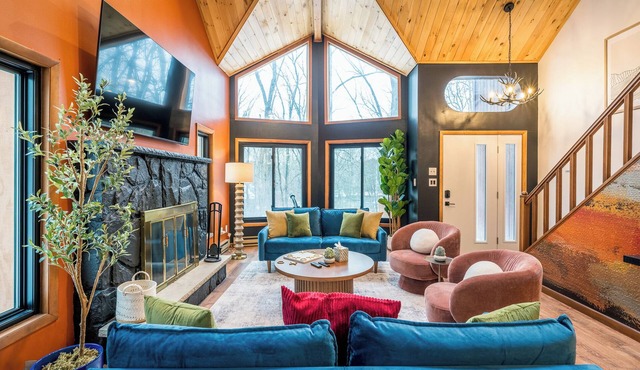 5BR Speakeasy - Vinyl Room, Karaoke, Arcade, Game Room