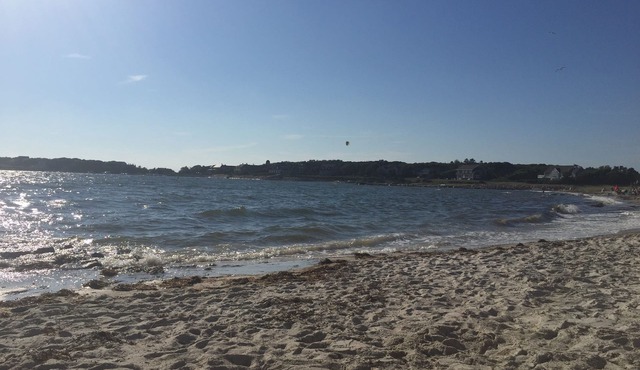 6 Minute Walk To Private Association Beach ! Renovated Like New Home Sleeps 12