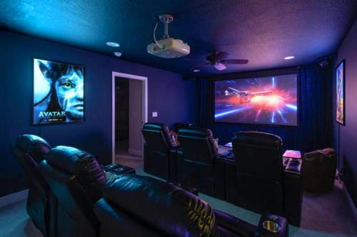 6BR Heated Pool + Spa, Gym+ Peloton, Theater, GameRoom