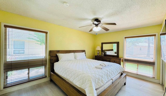 Awesome 1st floor, 2BR apartment at Bay Tree