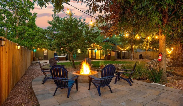 Backyard Oasis near RedRocks Pond, HotTub, FirePit, GameRoom & Vibes