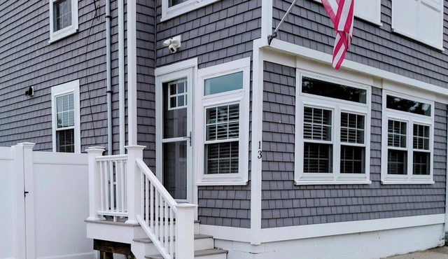 Barefoot 50 steps to beach! SPACIOUS NEW LISTING WATER VIEWS