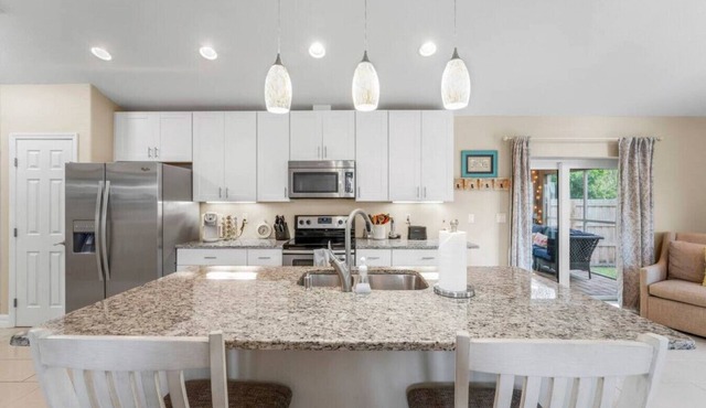 Bay Area Oasis: Luxury Retreat near Siesta Key Beach