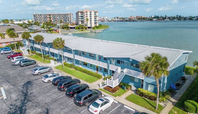 Bayfront Bliss – 2 Bedroom | 2 Bath | Fully Remodeled
