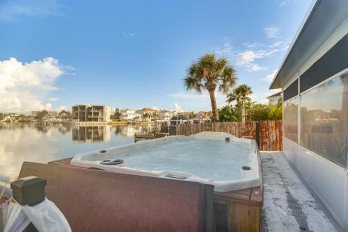 Bayfront St Petersburg Home w/Hot Tub & Dock!