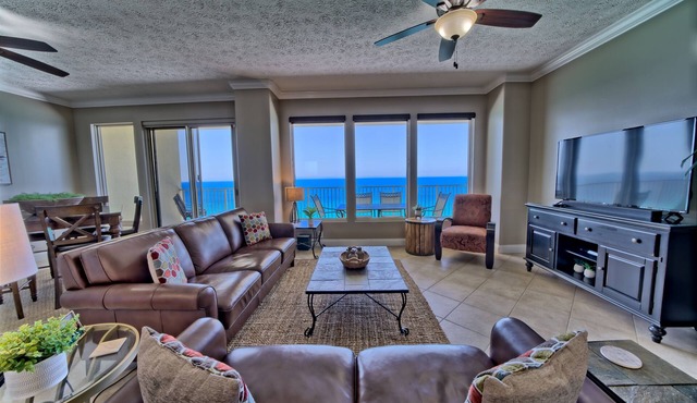 Beachfront, all tiled unit. Beach chairs included Mar-Oct.