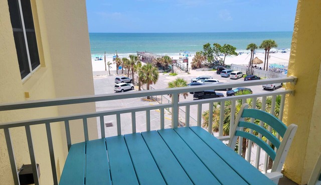 Beachfront! Balcony, Sleeps 10 & King Bed, Heated Pool -308