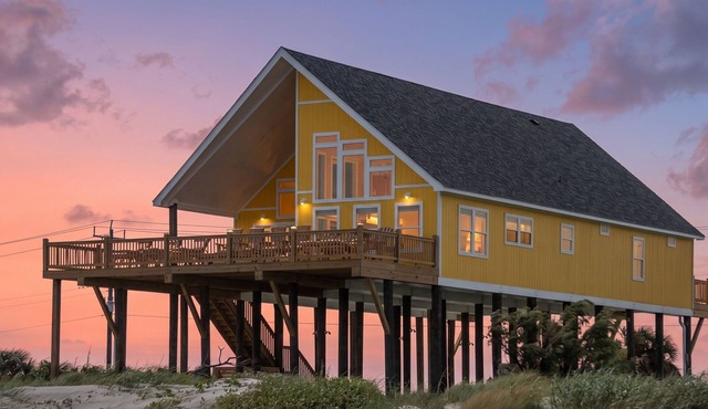 Beachfront | Ocean Views, Sunroom & Pet-Friendly