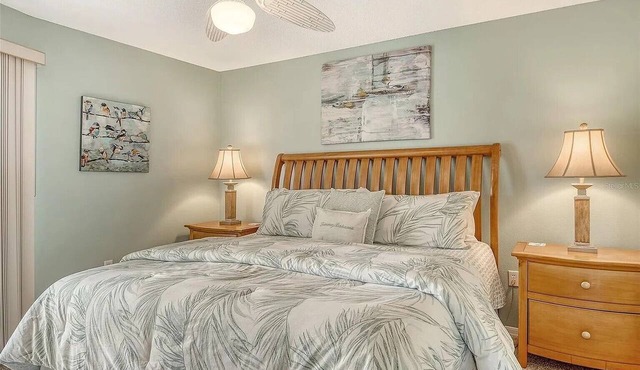 Beautiful 2 B/B Condo in Sarasota Country Club - Near Siesta Key