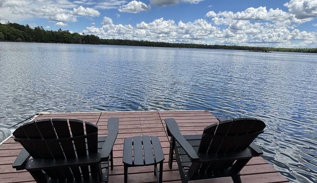 Beautiful 3 bed/2bath updated cabin w sandy swimmable frontage & great fishing
