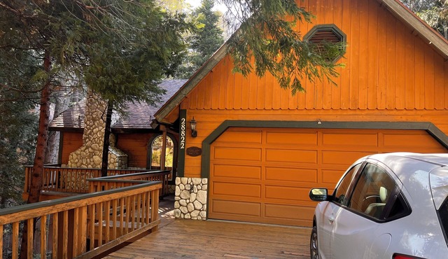 Beautiful 3-bedroom cabin in Lake Arrowhead perfect for relaxing getaways!