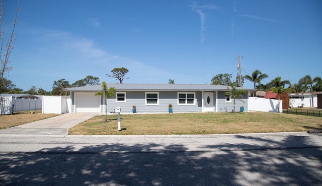 Beautiful 3 Bedroom/2 Bath with Pool, Spacious Backyard, Ocean Access.