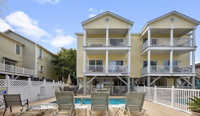 Beautiful 3rd row ocean view home with private pool. Walk to ocean, food, bars.