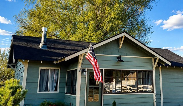 Beautiful Cabin King Bed Ford Idaho Center Coffee Bar