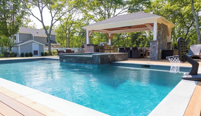 Beautiful compound with saltwater pool, spa, outdoor cooking!