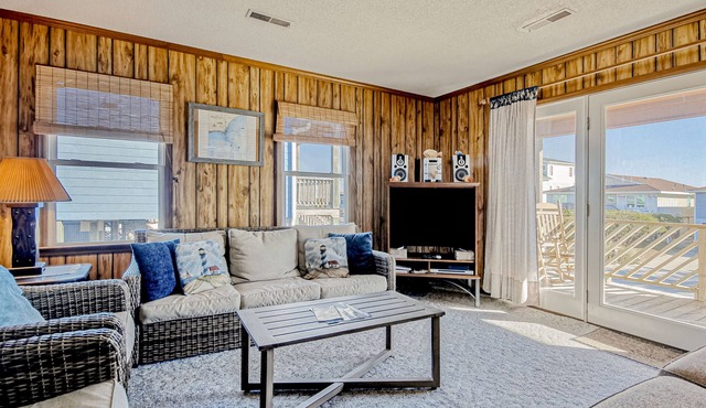 Beautiful Home Close to Beach w/Free WiFi, Central AC, Private W/D, Water Views