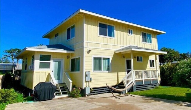 Beautiful North Shore Studio located steps away from the beach!