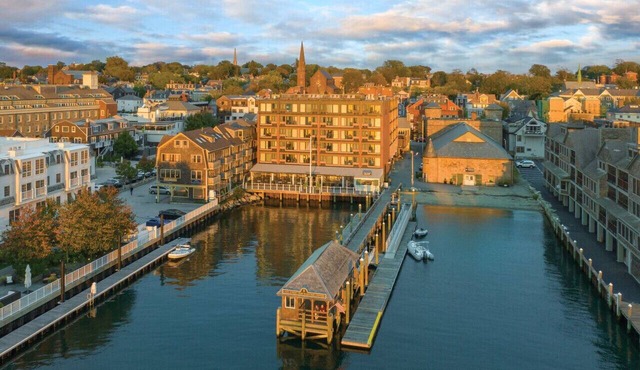 Beautiful Resort in Inn on the Harbor 1BD near The Cliff Walk