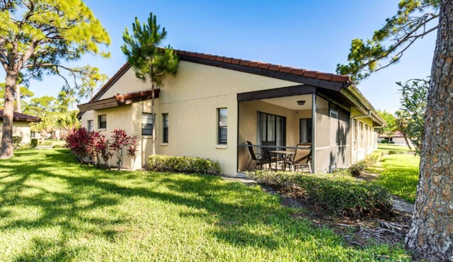 Beautiful Sarasota Villa with Pool Access and Tennis – 4 Miles to the Beach