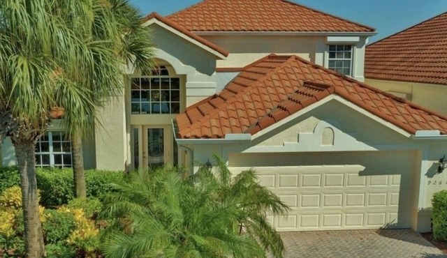 Beautiful Waterfront Golf House!