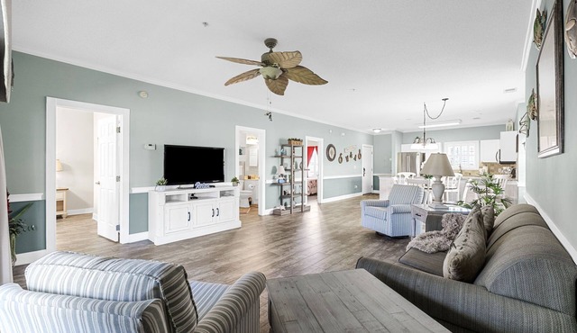 Beautifully Appointed 2BD 2BA Golf Villa 1.5 Miles to the Beach!