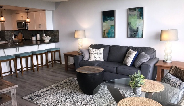 Beautifully Furnished, New Renovation, A/C, Mtn/Ocean View, beach/golf/hiking!