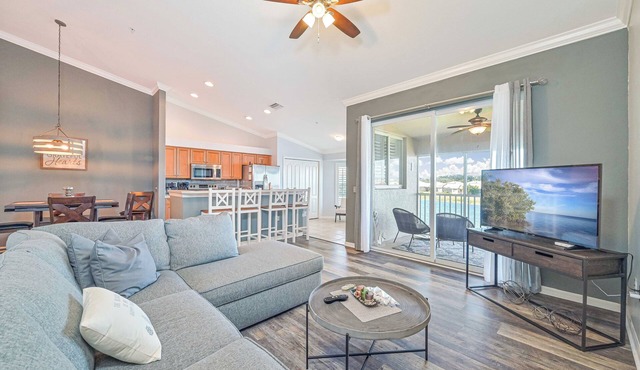 Bella Terra - Top floor condo with wide Lake View!