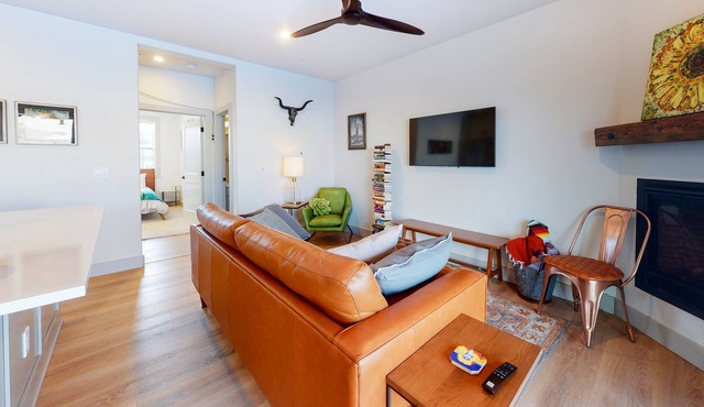 Bright & beautiful modern townhome with fireplace, balcony & walkable locale
