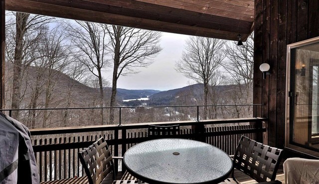 Bright, Family-Friendly Lake View House Close to Okemo, Killington, Pico, Lakes