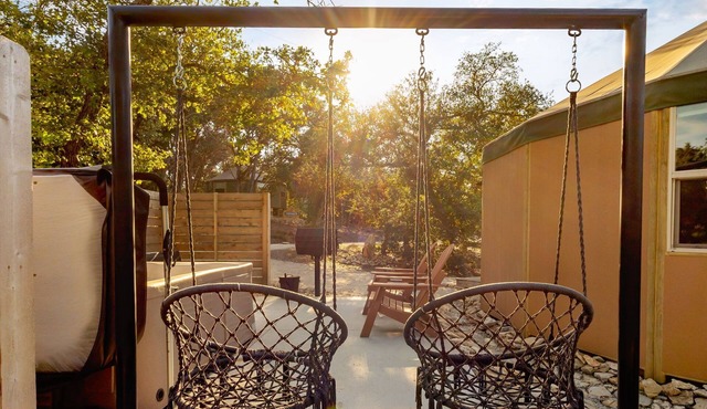 Bronco Modern Yurt‑Cabin w/Hot Tub + Swings