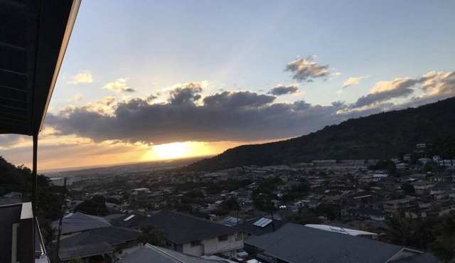 C. Beautiful! Lush Valley, Ocean & Mtn Views in the heart of Honolulu