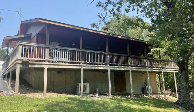 C01A Lakefront 2BR Duplex Cabin w/Pool + Boat dock