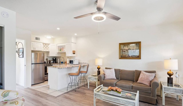 Can't Beat the Location~ Pet Friendly~ Parking Available~ 1BR Beach Quarters #5