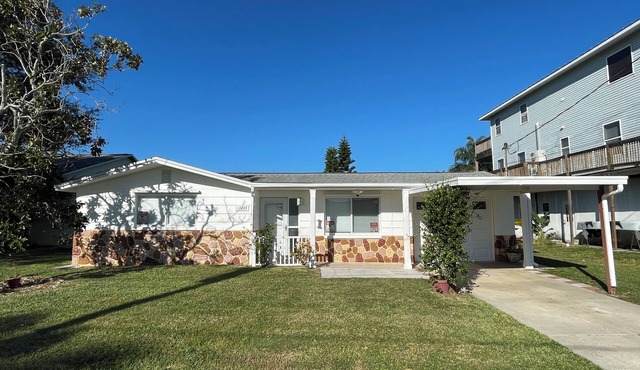 Canalfront 3 Bed 2 Bath Renovated House - Pet Friendly
