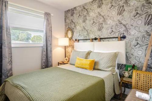 Central Tampa Business Ready Private Room Shared Spaces