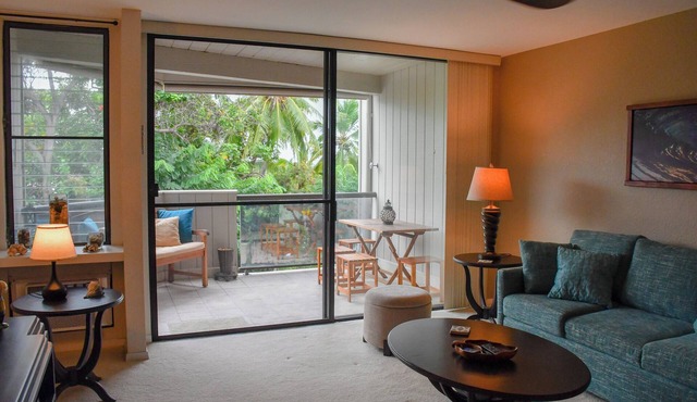 Charming 1-bedroom condo in downtown Kailua-Kona just 2 blocks from the beach