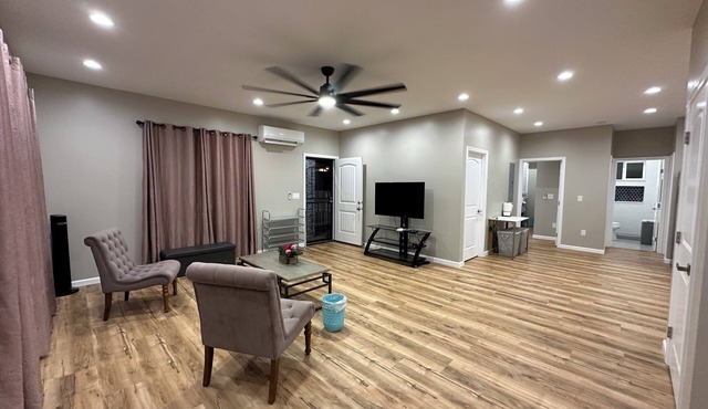 Charming 2-bedroom 2 bath in Pearl City with AC, minimum 30 continues day stay