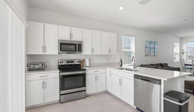 Charming 2-bedroom house with AC and WiFi in Sarasota