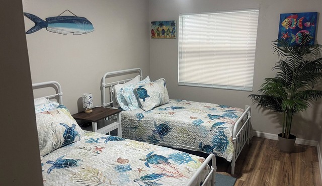Charming 2-bedroom house with AC in sunny Sarasota