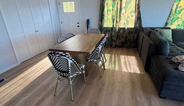 Charming 2-bedroom house in Captain Cook with WiFi and AC