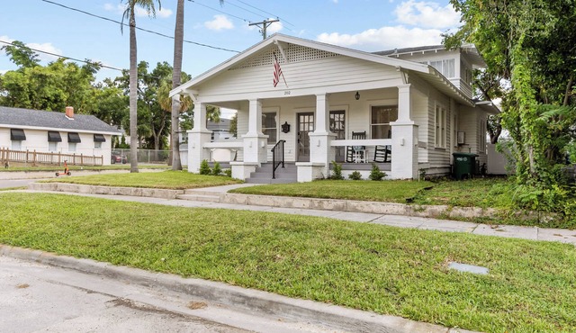 Charming 3-bedroom house in South Tampa with Hot Tub