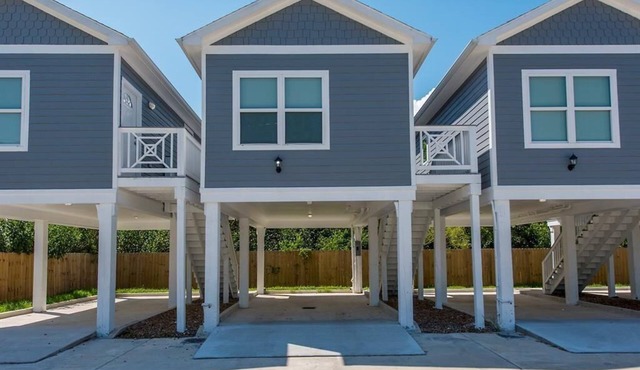 Charming cabin with full kitchen! Unit 2/6