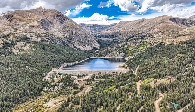 Charming dog-friendly mountain cabin in Alma w/panoramic mountain views!