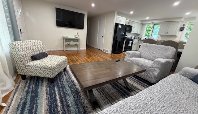 Charming Hidden Gem - 3 bedroom house with AC in Teaticket - Falmouth