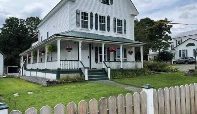 Charming loft apartment with private deck, perfect for relaxing