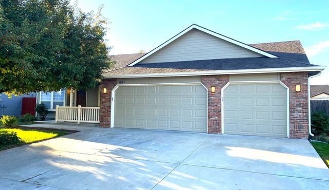 Charming, Newly remodeled, 3+Br/2Ba house, with office, in Meridian