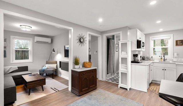 Charming Tiny House 1 Bedroom Suite in lovely Silver Spring with WiFi, AC in Silver Spring